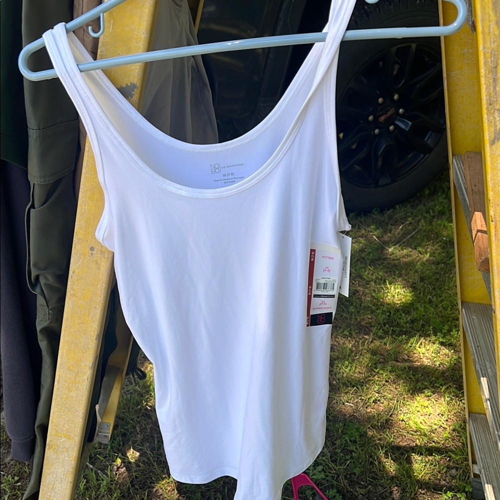Sleeveless Tank Top lot of 4, American Eagle x2, no boundaries nwt x1, unknown 1